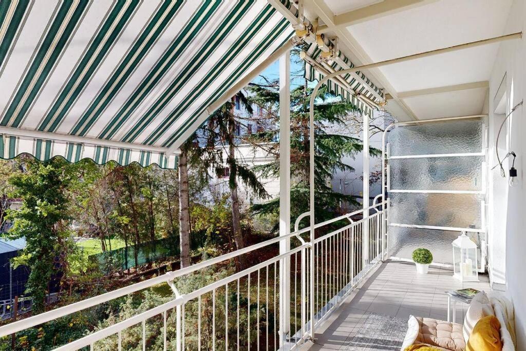 Metro Apartment